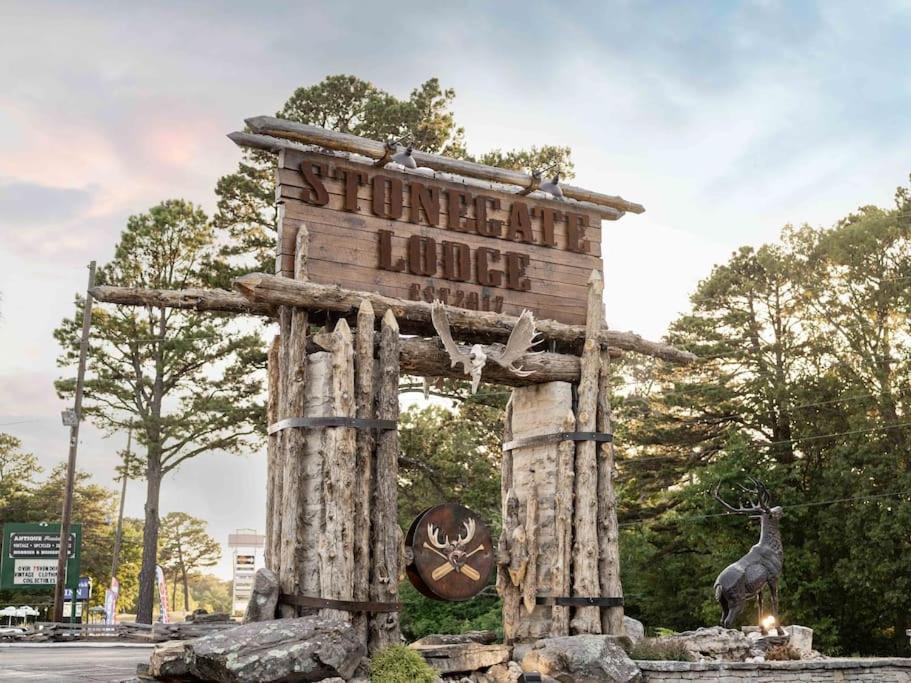 Stonegate Lodge 2 Queen Beds Fast Wifi 50In Tv Salt Water Pool Room # 305 Eureka Springs Exterior foto