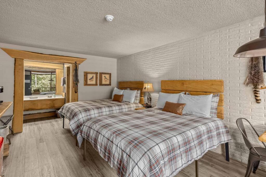 Stonegate Lodge 2 Queen Beds Fast Wifi 50In Tv Salt Water Pool Room # 305 Eureka Springs Exterior foto